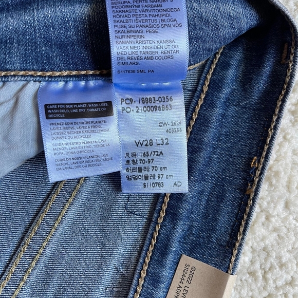 NWT Levi's 724 High Rise Straight Women's Jeans Size 28/32 - Picture 10 of 11